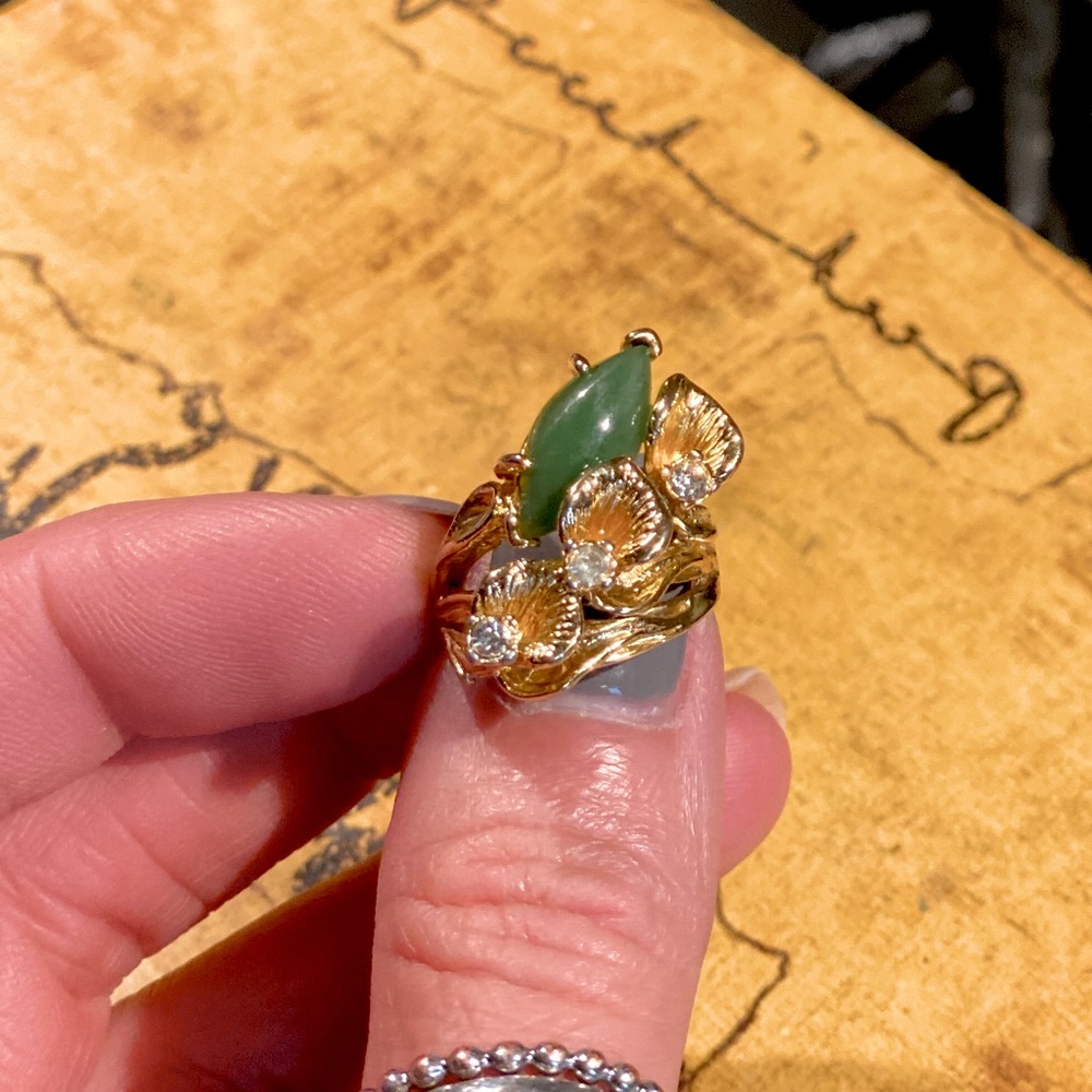 Beautiful vintage unusual ring size 7